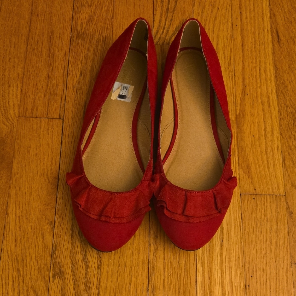 FIONI Red Suede Flats with Ruffle Detail